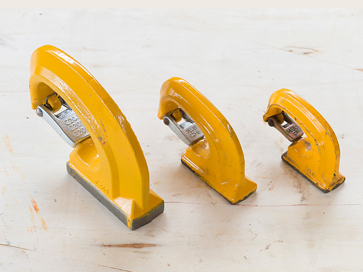 Emelőhorgok kotró és rakodógépekhez