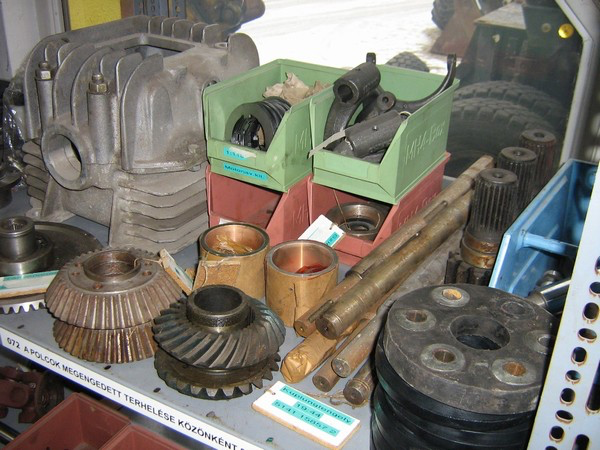 Kopóalkatrészeket gyártottunk munkagéphez